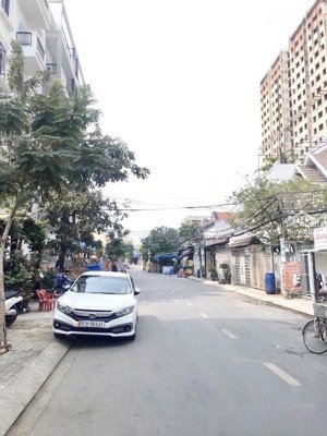 bán nhà phố 18m mt lê thị chợ q7 568m², 2 sổ hồng, vị trí đẹp, giá thương lượng