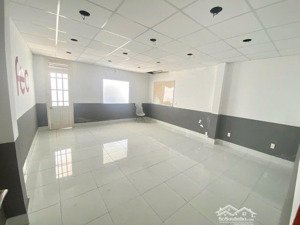 cho thuê nhà mt ngô quyền 4 tầng gần cầu sông hàn ! phường an bải bắc
dt 125m/sàn x 4 sàn
giá