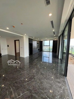 giá chỉ 17tỷ5 căn hộ 3 phòng ngủ 161m2 tại sunshine golden river long biên. liên hệ: 