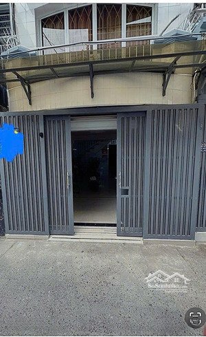 cho thuê nhà riêng trệt 1 lầu: 2p ngủ, 2 toilet, 1 nhà bếp, 1 phòng khách, full nội thất