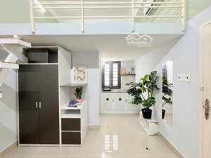 duplex gác cao, ở 2-3 bạn, thang máy, hầm xe, giặt sấy. cửa sổ thoáng mát, ngay phan đăng lưu.