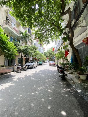 phân lô tân mai | 90m2 - 5t - mt 5m | giá 26 tỷ - ô tô tránh - vỉa hè