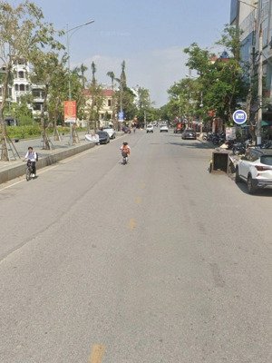 bán nhà mặt đường phố lê lai , ngô quyền . diện tích 75m , mặt tiền 4,3m view công viên