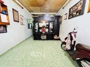 bán nhà cạnh chợ bà chiểu, 2 mặt tiền hẻm thông, 48m2 (3.7x13m), chỉ 6 tỷ tl