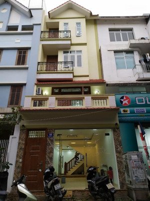 cho thuê nhà mặt phố sa đôi,90m * 4 tầng,mặt tiền 6m giá 25 triệu,lh 