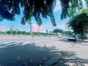 bán nhà 4 tấm - khu vip bến vân đồn quận 4