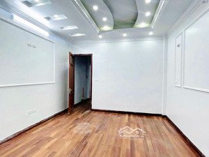 chính chủ bán nhà ngõ 34 hoàng cầu thang máy full nội thất 20m ra phố dt45m*5 tầng giá 12,6tỷ