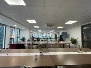 chính chủ cho thuê vp 85m2 tại phó đức chính, full kính mặt tiền thoáng- hiện đại