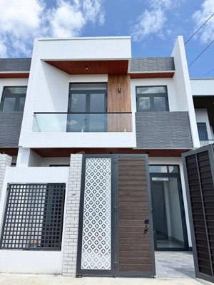 nhà + đất nền sổ sẵn thổ cư 100% nằm ở cổng 11, p. phước tân biên hòa đường nhựa 8m