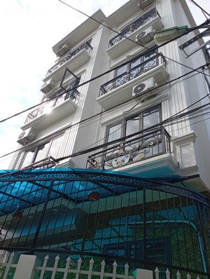 căn nhà dòng tiền đều đặn, lô góc, mặt tiền khủng, mới tinh