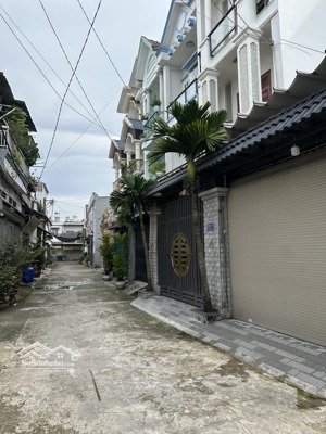 bán gấp nhà 4x16m, hẻm xe hơi. hiệp thành 45, ra lê văn khương 100m