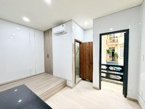 khai trương căn hộ mới 100% có ban công - cửa sổ fullnt ra vào vân tay ngay phan xích long