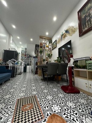 nhỉnh 8 tỷ #hồ_tùng_mậu 42m2 x 4t lô góc ,70m ra mặt phố