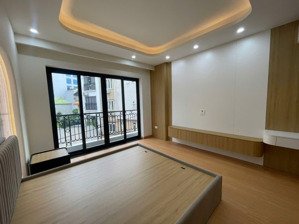 siêu phẩm lâm hạ phân lô cán bộ hàng không 90m² x 7t, mt 5.7m gara 4 ô tô, thang máy 32.5 tỷ