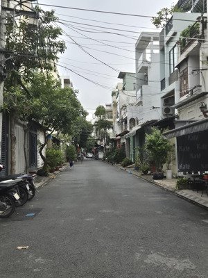 nhà víp khu bàu cát.dt(8x17)hẻm 6m.trương công định.q tân bình..dòng tiền 20tr/tháng