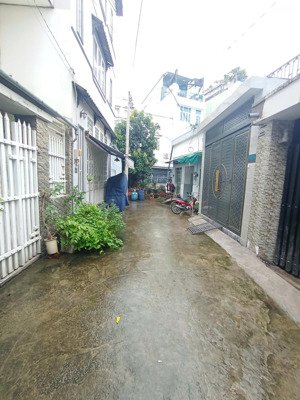 nhà cũ 130m2 hxh sát mt linh đông tiện xây mới chdv