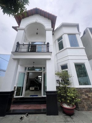 villa phong cách thảo điền, 7x18m 160m2 có sân để xe, đối diện vạn phúc 17.9ty