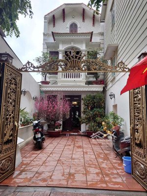 hot nhà đất đẹp- giá tốt bán nhanh biệt thụ sân vườn khu phố ẩm thực đảo ngọc ngũ xá p.trúc bạch