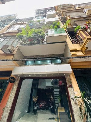 nhà quần ngựa 43m*5t, mt 3.9m, ngõ rộng 2m, 3 xe máy tránh, gần phố, 20m ra phố, 2 thoáng 10.8 tỷ