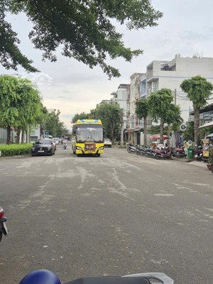 bán biệt thự tân cổ điển 2 mt hẻm lớn huỳnh tấn phát, q7 - 2 ô tô vào nhà, 63m2 ngang 4,85m, 9,5 tỷ