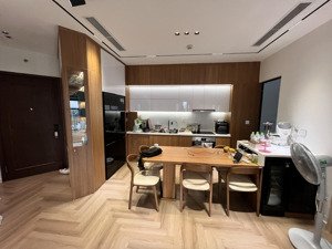 bán căn hộ 2 ngủ, 2 vệ sinh, 66m2 giá 6,2 tỷ, full nội thất đẹp ở ngay, lh 