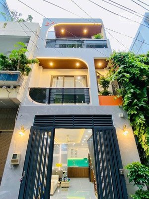 vợ chồng tôi cần bán gấp nhà rạch bùng binh-p9-q3, gần ga sài gòn. 4tỷ090/75m2 đang cho thuê 26tr