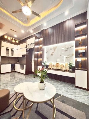 nhà đẹp - vân đồn - hbt- 28/33m - 5 tầng - mặt tiền 4m - 7.5 tỷ - full nội thất - long lanh