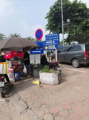 cần b.án gấp nhà ngõ 8 đại lộ thăng long nhà siêu hót ôtô đỗ gần 39m 5 tầng giá 7.8 tỷ