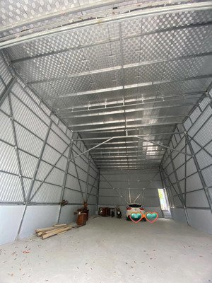 cho thuê kho xưởng trong ngõ phố trạm, dt 100m + 20m xép, mt 5m, rb, giá 9tr