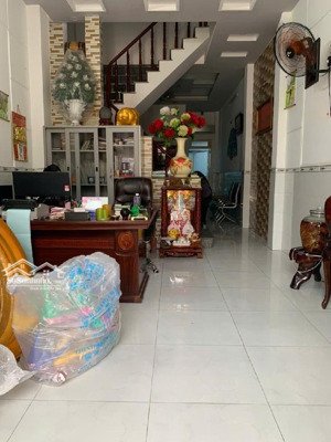 bán nhà đẹp hẻm xe hơi gần chợ giá tốt