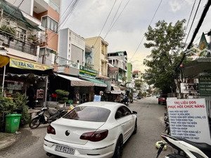 10 tỷ 500 thương lượng, nhà 4 tầng mặt tiền kinh doanh, diện tích : ngan 4,62 mét - dài 19 mét.