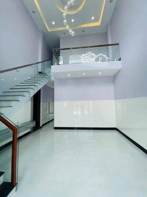 bán nhà gần chợ thạnh xuân q12, dt 60m2 1 trệt 1 lầu 3pn 2wc đang cho thuê 8tr/tháng