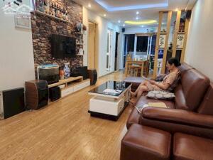 Bán chung cư Sài Đồng 75m2 đủ nội thất vị trí đẹp dân trí cao 4.5 tỷ