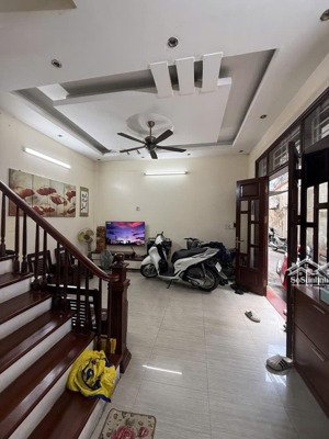 bán nhà nguyễn chính phường thịnh liệt hoàng mai. dt 33m². giá 8.5 tỷ