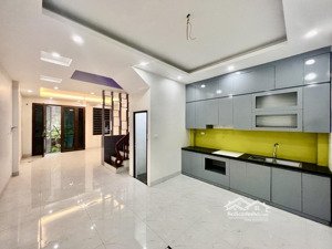 cắt lỗ ngộp bank . nhà chính chủ tây mỗ 50m2 . 5 tầng xây mới . vài bước ra phố . 7,5 tỷ