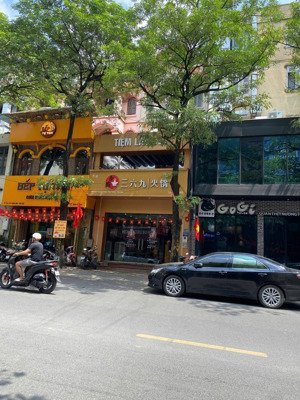 cho thuê nhà mặt phố vũ phạm hàm, trung hòa, dt 150m x4 tầng, mt 6m, vị trí đắc địa khu văn phòng.