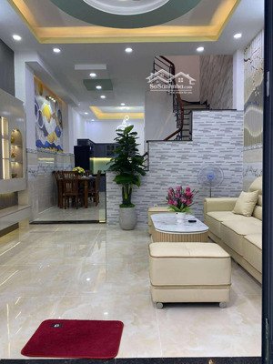 cần tiền bán gấp nhà ngay chợ thạch đà,p.14, q.gò vấp. dt:4,5x14,5m. 5pn 4wc. giá 5tỷ950