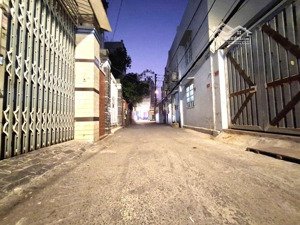 nhà 4tầng hẻm xe hơi đỗ cửa đs18.p8.gò vấp dt85m2(5x17m)nhỉnh 8tỷ + ngang lớn 5m