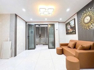 nhà mới đẹp ngõ thoáng ô tô đỗ gần 32m 4 tầng giá 5.25 tỷ full nội thất