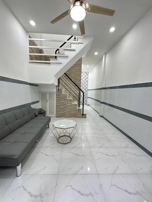 cạnh tên lửa - nhà đúc 2 tầng - chỉ 2,x ty + vị trí: khúc tên lửa - aeon - tỉnh lộ 10 - khu nhà