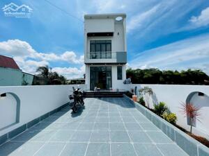 Bán nhanh căn nhà 1 lầu 1 trệt sổ hồng riêng, 193m2 3 phòng ngủ