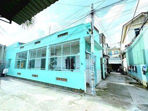 nhà giá chỉ có 4 tỷ có ngay 3 phòng trọ cho thuê , hẻm xe hơi