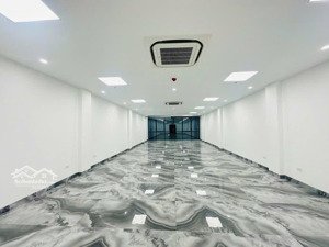 giảm sâu 15 tỷ toà văn phòng mặt phố văn cao ba đình, vỉa hè khủng, nhà mới kinh doanh 250tr/tháng