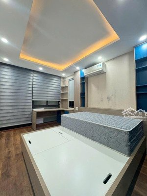 bán nhà 5 tầng mới đẹp phùng chí kiên 3 bước ra ô tô không ngập dù mưa bão