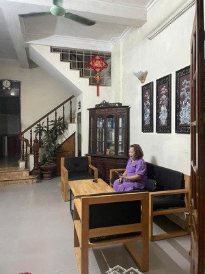 * cho thuê nhà nguyên căn 4 tầng ở phố an dương, tây hồ, hà nội. nhà 52m2, 4 tầng, có 4 phòng ngủ