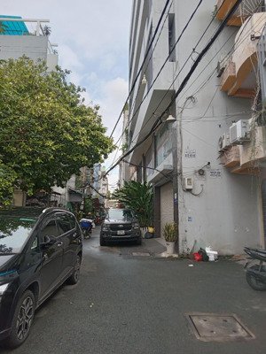 giáp quận 1 hẻm nhựa - ô tô ngủ trong nhà 1016 3pn 12.5 tỷ.