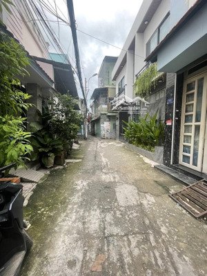 nha 2 tang - 40m - hem 5m lam van ben - 4,5 ty tl