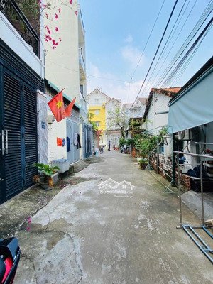 nhà nát 2pn - dt 90m2 ngang 5,6m - đường số 2 trường thọ gần metro - hẻm oto - giá 6ty tl