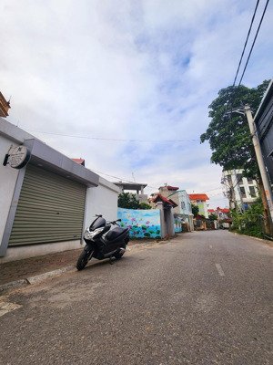 bán đất phường cự khối 70m2 giá 8,9 tỷ. đường rộng ôtô tránh, cam kết không quy hoạch