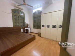 chính chủ tôi cần thanh khoản 218m2 đất xuân thủy tặng nhà 4t kiên cố giá cần tiền gấp 175tr/m2